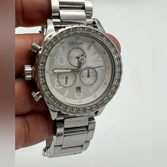 Nixon Women’s The 42-20 Chrono Crystal Bezel Watch 42mm Mother of Pearl Limited - Picture 4 of 6